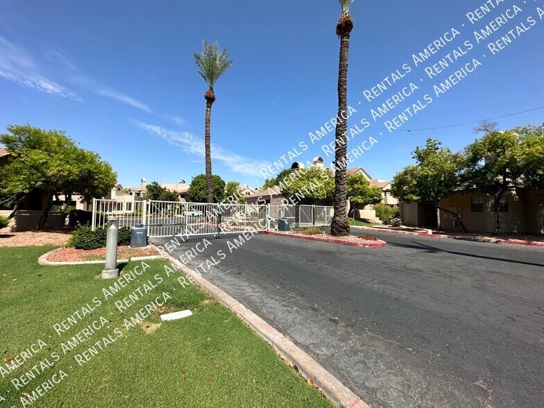 Building Photo - 5950 N 78th St