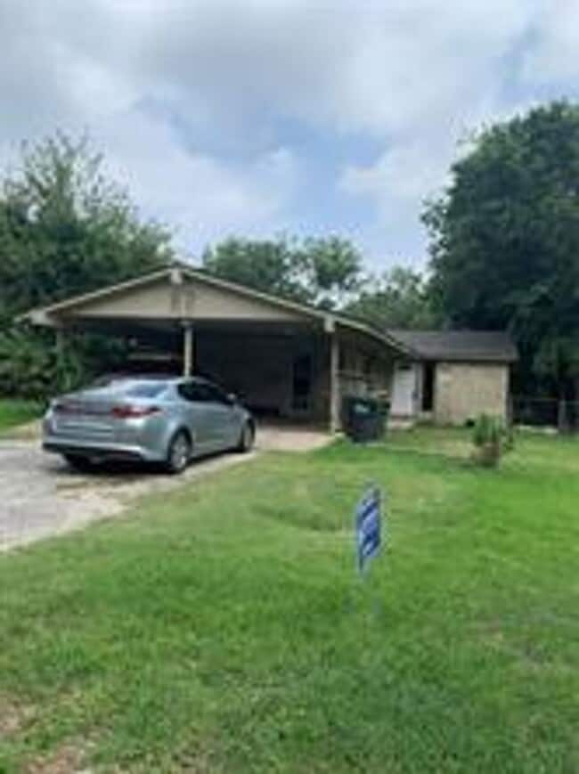 Building Photo - 415 Live Oak St