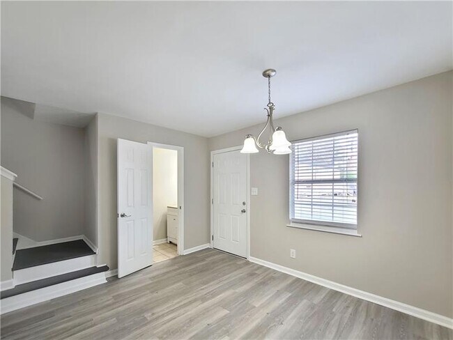 Building Photo - 2406 Campbellton Rd SW