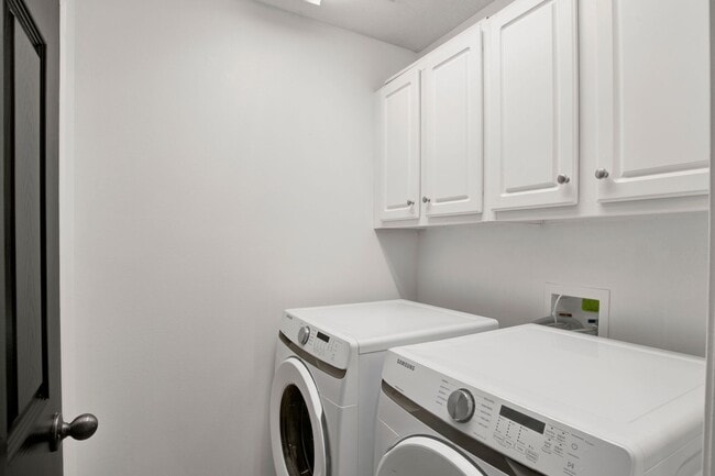 Building Photo - 3 Bedroom Scenic Heights Home