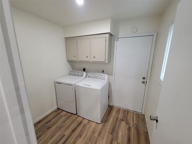 Building Photo - 15911 Haven Hills Dr