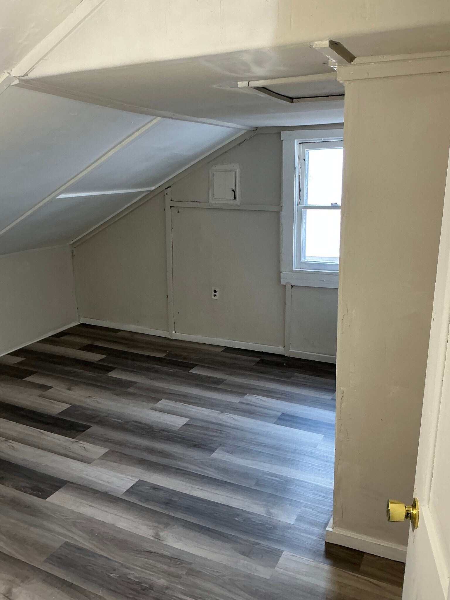 Building Photo - 61 1/2 S 15th St