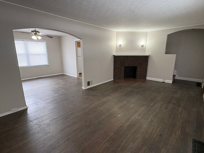 Building Photo - 17407 Woodbury Ave