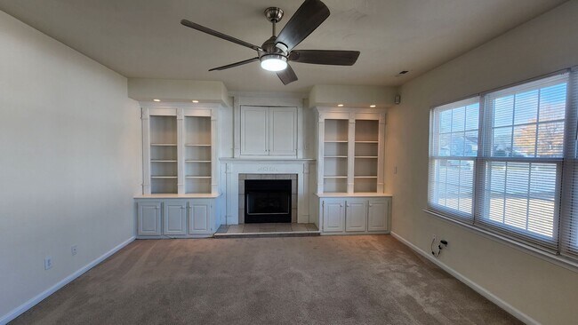 Building Photo - Sawyer Lakes