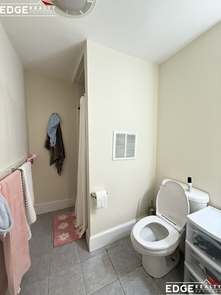Building Photo - 53 Radnor Rd