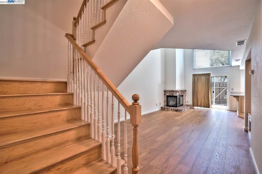 Staircase - 38755 Crane Ter