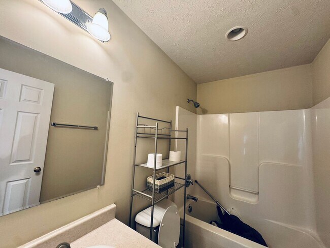 Building Photo - Sterling Park Townhome