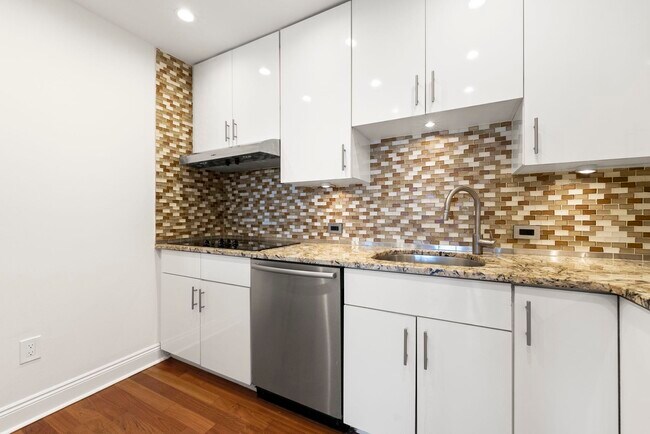 Building Photo - 200 Shearwater Ct W