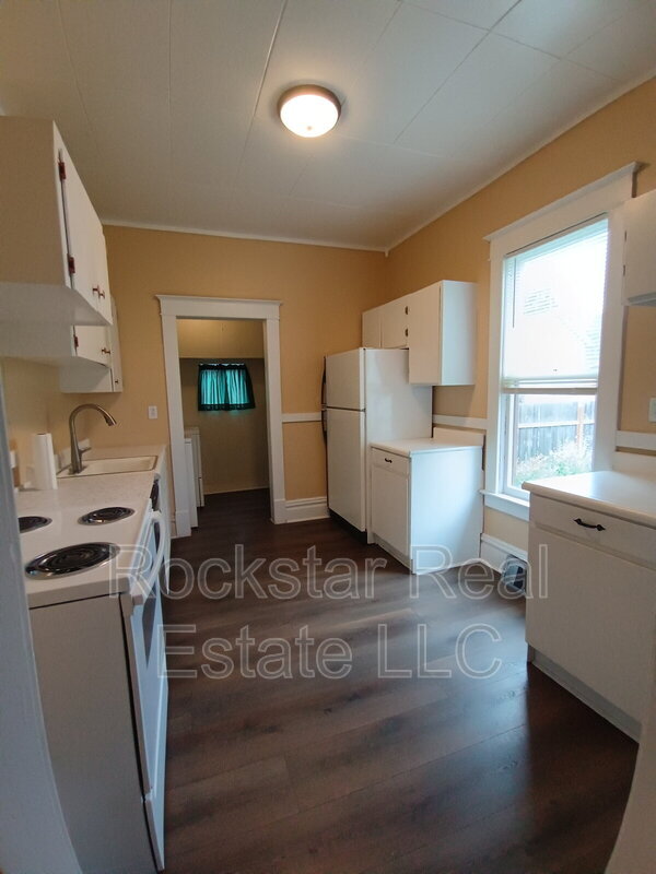 Building Photo - 519 E Ermina Ave
