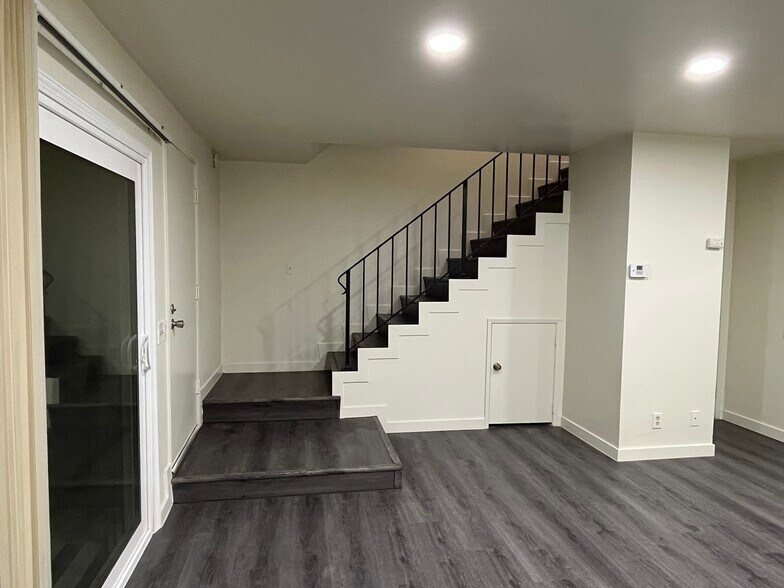 Living Looking at Front door and stairs - 1103 W Francis St