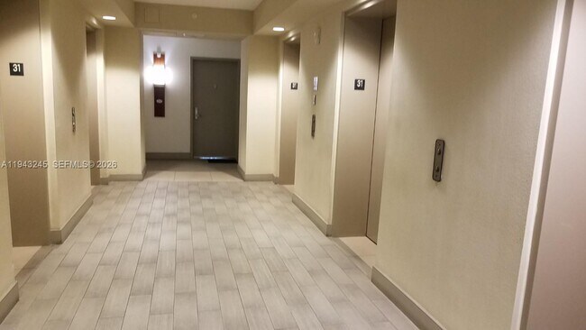 Building Photo - 1750 N Bayshore Dr