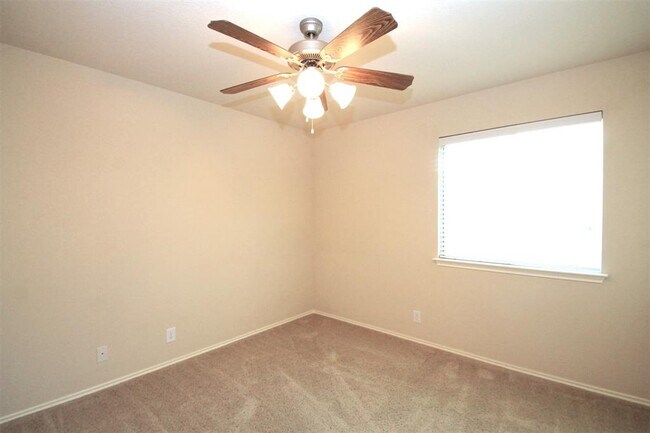 Building Photo - 1920 Golden Arrow Ave