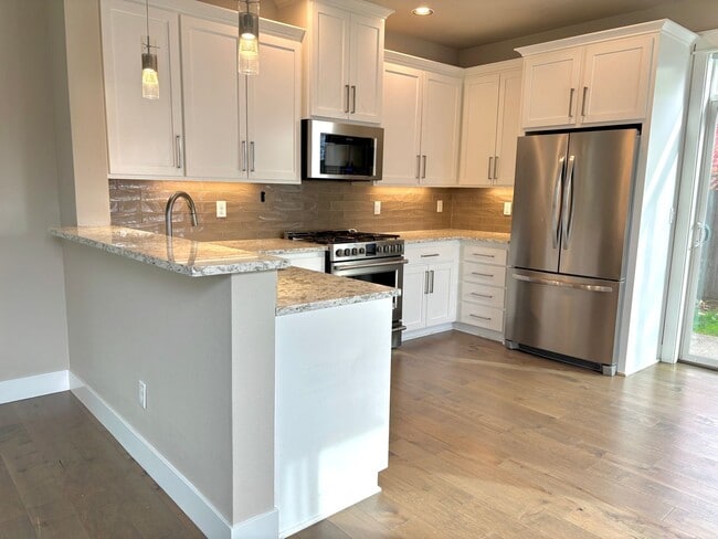 Building Photo - St. Johns Modern Build with Fenced Backyar...