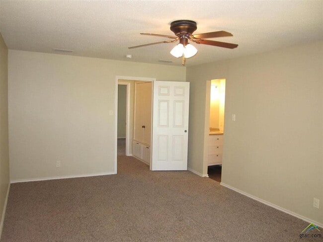 Building Photo - 323 Top Hill Dr