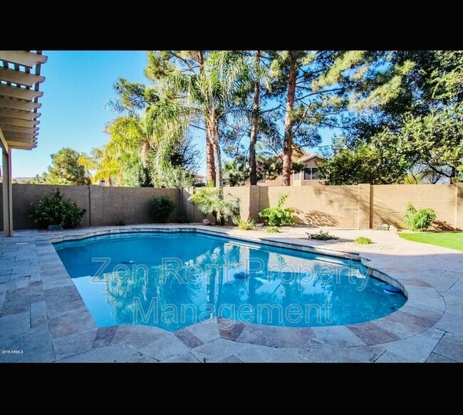 Building Photo - 426 S Burk St