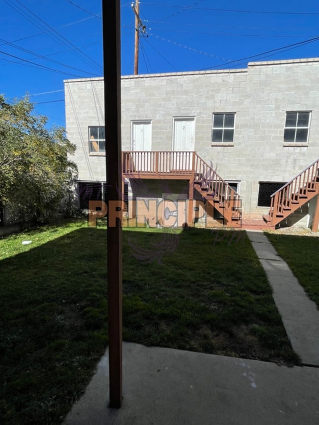 Building Photo - 403-405 1/2 W Granite