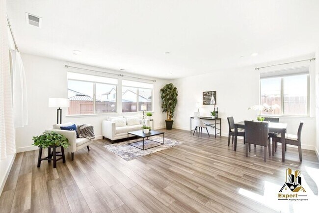 Building Photo - 4040 Swing Way