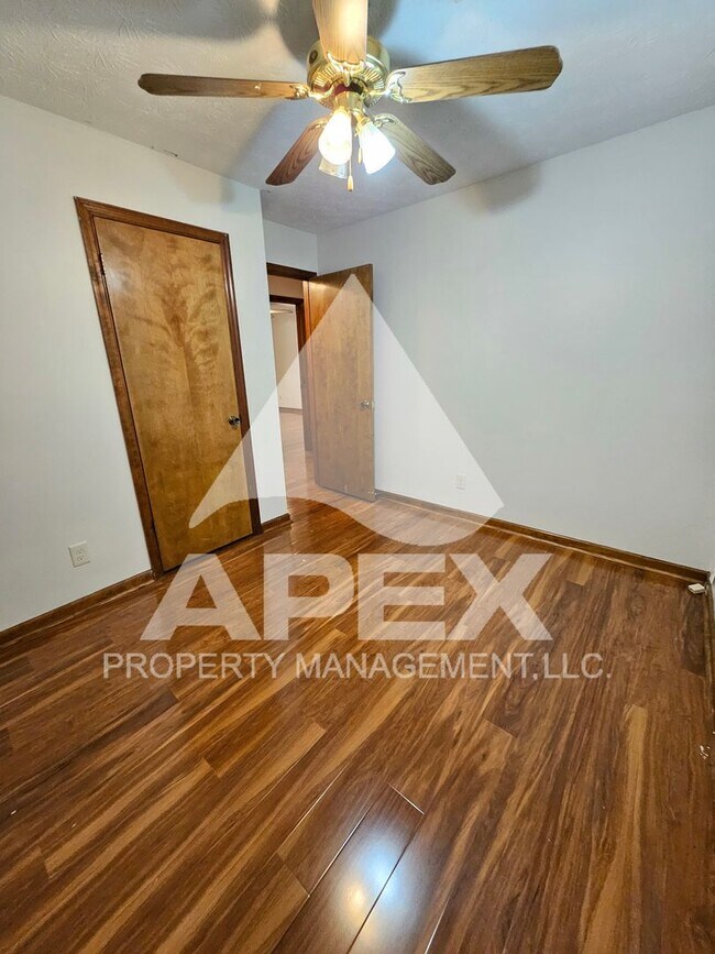 Building Photo - Stunning 3 Bd/2Ba Single Family Home with 2-Car Garage in the heart of Halls!