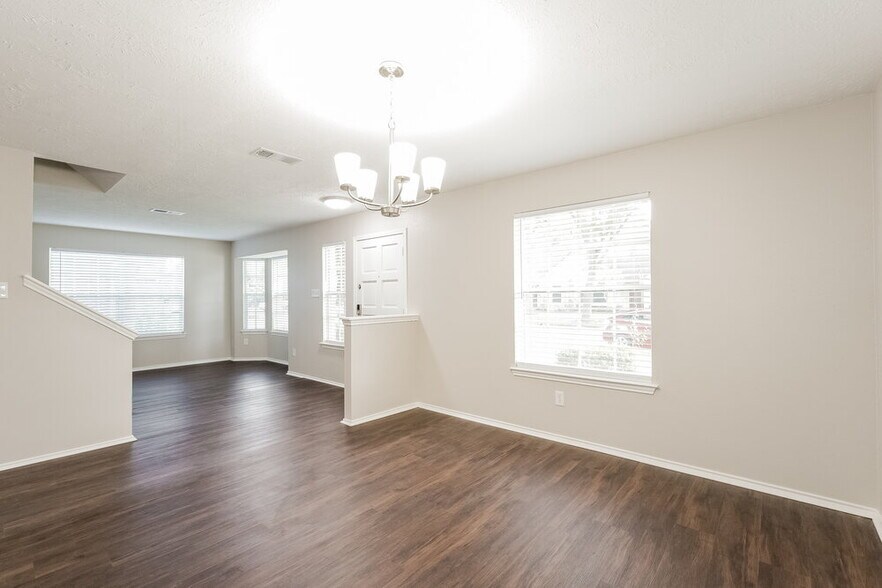 Building Photo - 2107 Musket Ridge Dr