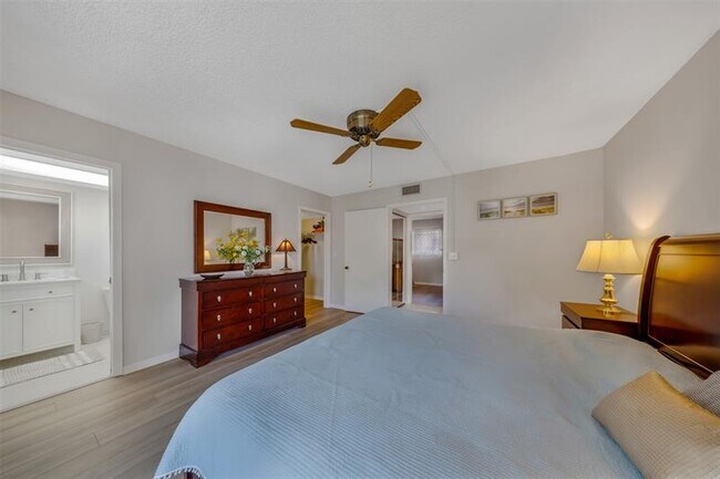 Building Photo - 5250 Las Verdes Cir