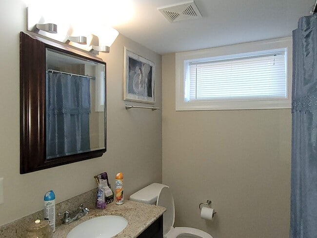 Building Photo - 8726 S Francisco Ave