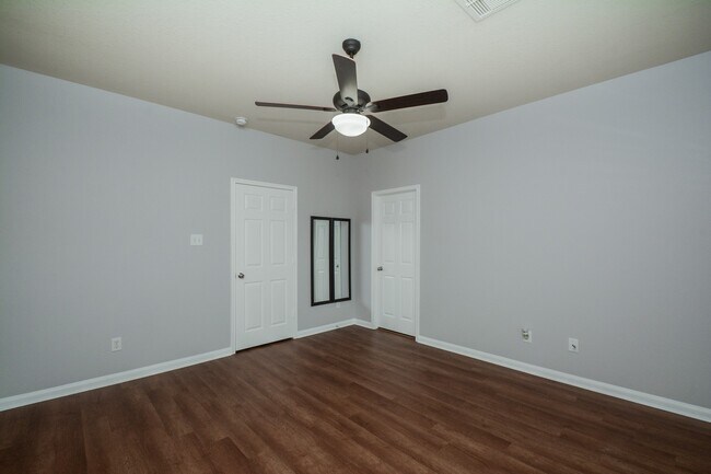 Building Photo - 30915 W Lost Creek Blvd