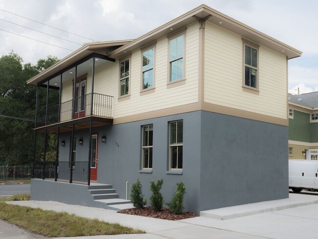 Building Photo - Thelma Lane - Luxury 5 Bedroom, 5 Bathroom House