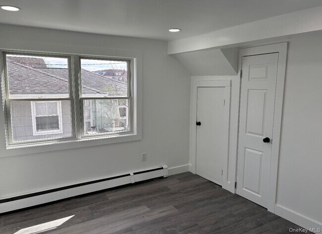 Building Photo - 610 Laurelton Blvd