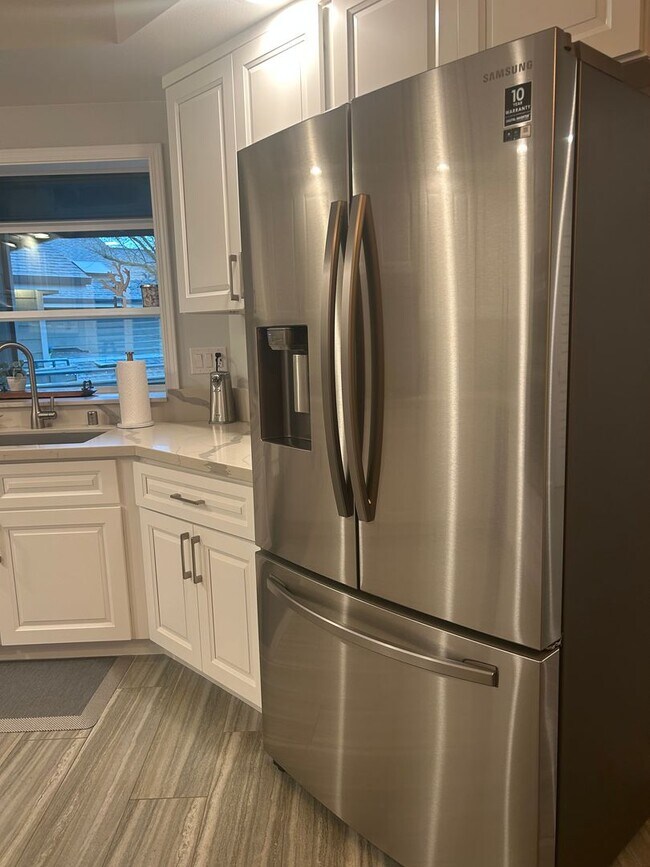 Building Photo - 2 Bed 2.5 bath townhome located on the golf course!