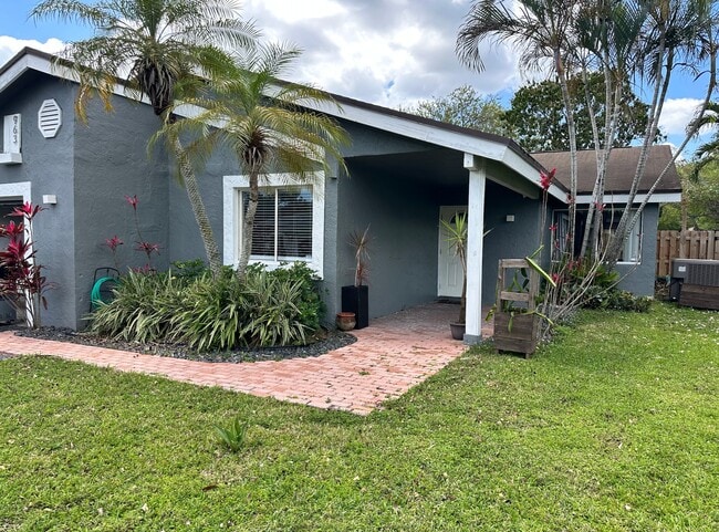 Building Photo - 963 NW 89th Ave