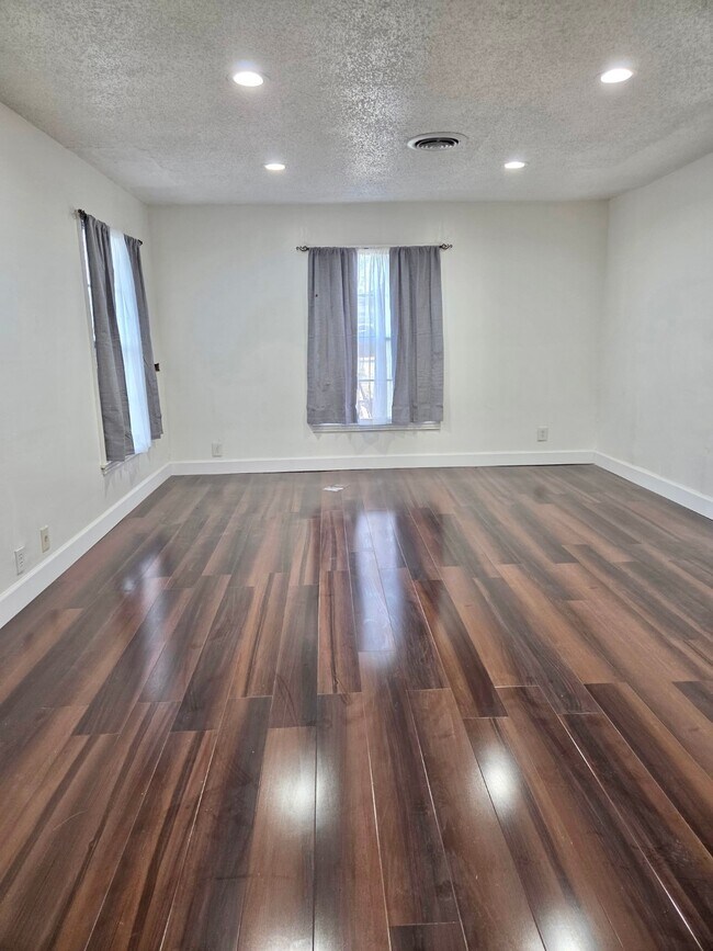 Building Photo - 3527 Rosedale St