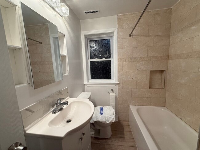 Building Photo - 23 Myrtle St