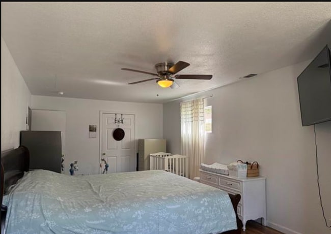 Building Photo - 328 Minckler Ave