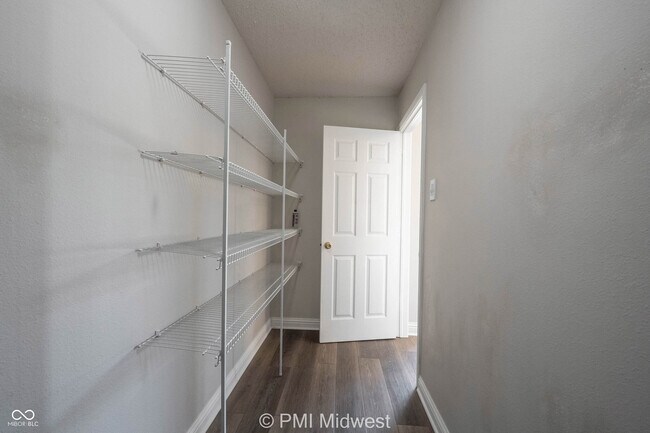 Building Photo - 859 Runnymede Dr