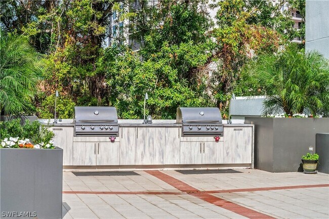 Building Photo - 7515 Pelican Bay Blvd