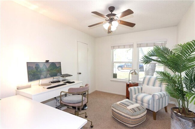 Building Photo - 4802 Summerset Trail