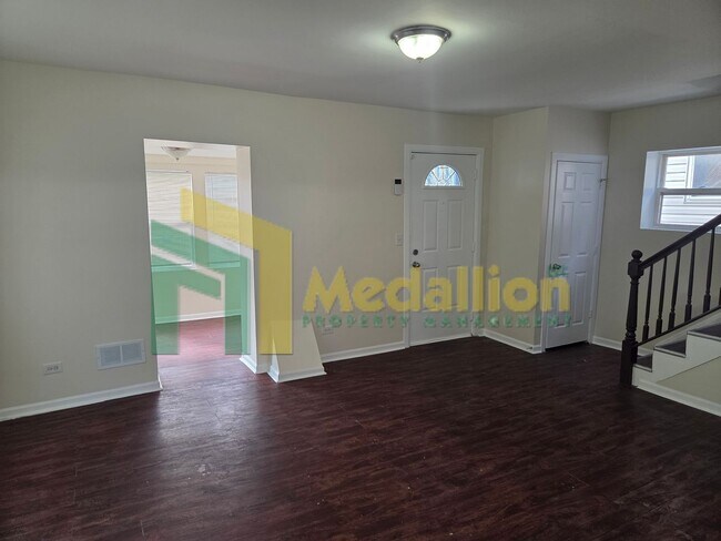 Building Photo - Updated 3-Bedroom Home with Sunroom and Backyard Space