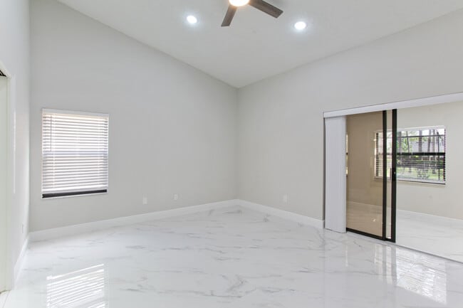 Building Photo - 6349 Oak Meadow Bend