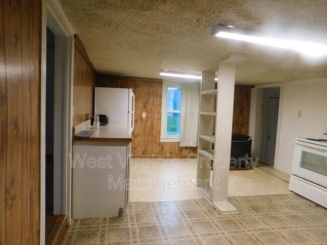 Building Photo - 186 Benedict Ln