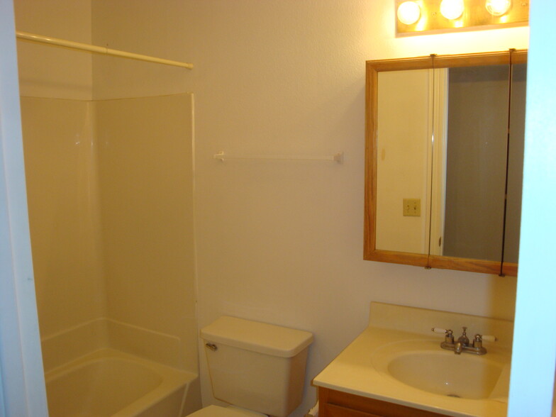 2 Bathrooms - 34 E 700 N