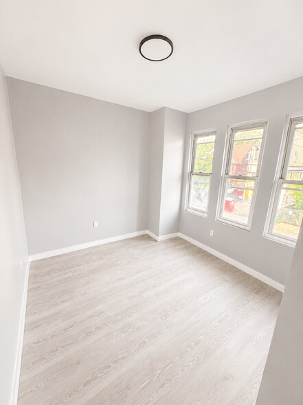 Building Photo - 899 S 19th St