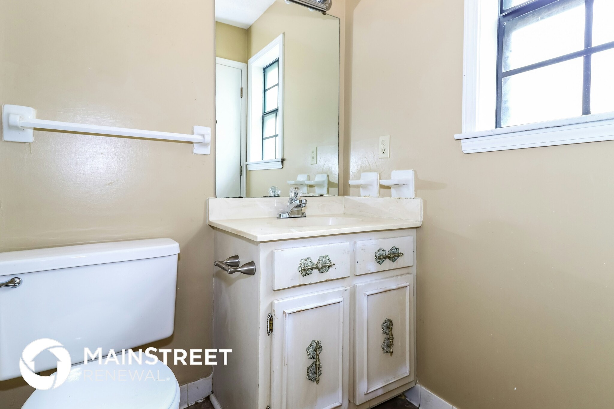 Building Photo - 3048 Ingleside Dr