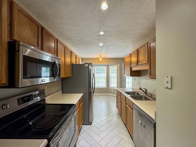 Building Photo - Charming 3 Bed 2 Bath Spring Lake Home wit...
