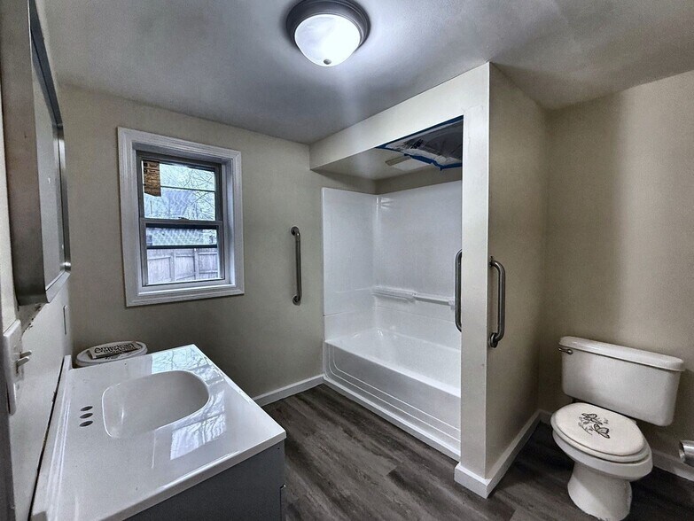 Building Photo - 30 Stanley St