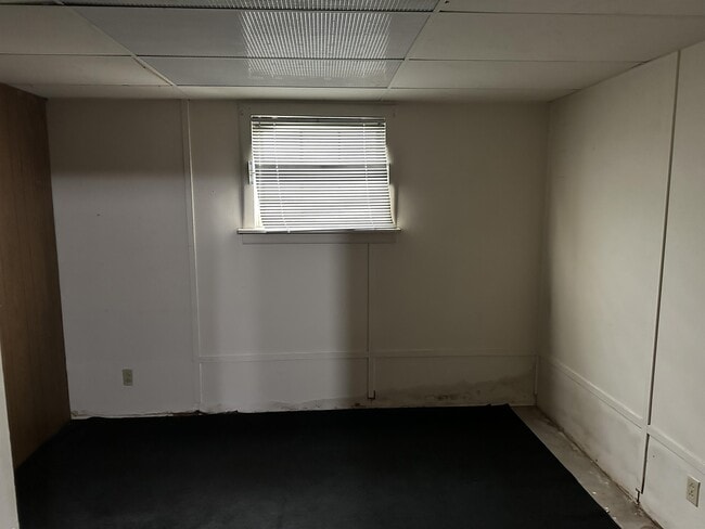 Building Photo - 1220 Chester Ave