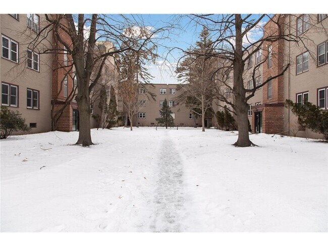 Building Photo - 3136 W Bde Maka Ska Blvd