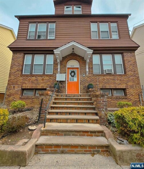 Building Photo - 458-460 Leslie Street Unit 2L