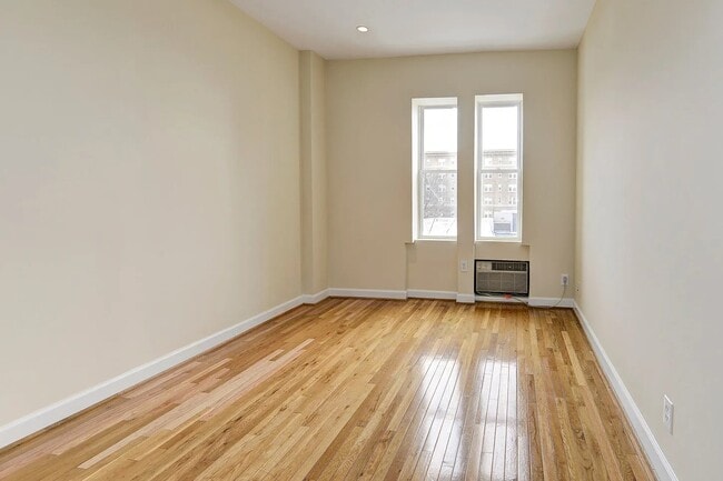 Building Photo - 1415 Chapin St NW