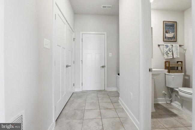 Building Photo - 10120 Stonecat Ct