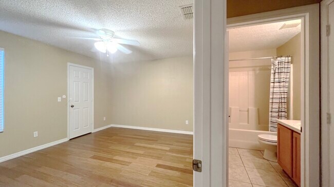 Building Photo - 831 Horseshoe Falls Dr